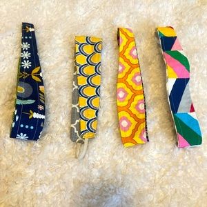 Set of four reversible head bands